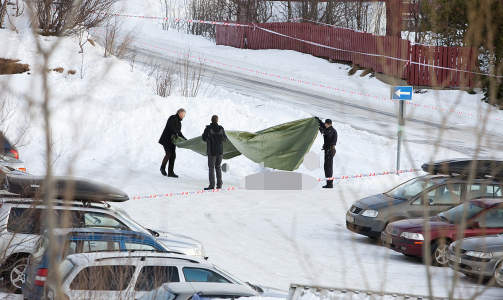 DREPT: 53-�ringen har trolig ventet p� kvinnen p� parkeringsplassen. Foto: Arthur Arnesen