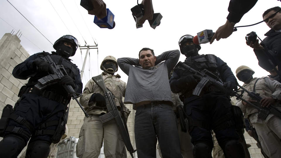 INNR�MMER ALT: Santiago Meza Lopez (45) spiller med �pne kort og innr�mmer � ha f�tt 300 lik til � forsvinne i den blodige narkokrigen i meksikanske Tijuana. Foto: Guillermo Arias/AP/Scanpix
