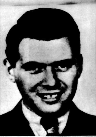 R�MTE Dette er nok det mest kjente bilde av Mengele, slik han fremstod p� etterlysningene i flere ti�r etter krigen. SS-legen r�mte til S�r-Amerika, og ble aldri innhentet av sin fortid f�r han d�de i 1979. Foto: AP/SCANPIX
