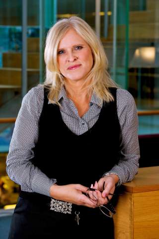 KRITISK: 
Sidsel Sodefjed J�rgensen mener barn med hell kan tas mer med p� r�d om familiens �konomiske prioriteringer, og tror det vil gi bevisste og forstandige ungdommer.
Foto Hugo Lande / SCANPIX
