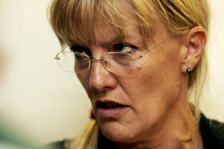 SPYTTER UT: - Den st�rste kamelen svelget vi ikke. Den spytter vi rett ut. Vi kan ikke g� p� akkord p� de humane rettsikkerhetsprinsippene, sier SVs Karin Andersen. Foto: SCANPIX