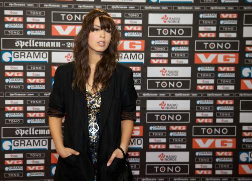 MARIA MENA: Maria Mena p� vei inn i salen der hun senere gr�tende mottok sin fjerde spellemann.  Foto: EIRIK HELLAND URKE