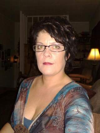 SYK I NATT: Hege Holm (42) fra Sortland er sammen med fire kolleger sl�tt ut av sykdom i natt. Foto: Privat