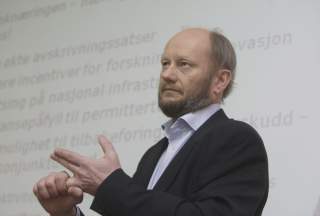 - F�RRE ARBEIDSLEDIGE: - Det vil betyr at noen f�rre blir arbeidsledige, og vi vil alle se at en rekke offentlige bygninger i hele landet vil bli rustet opp. Men det er nok alt, sier direkt�r for Norsk Industri, Stein Lier-Hansen.
 Foto: Morten Holm /   SCANPIX