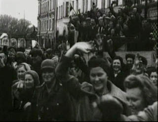 JUBEL: Etter Stalin og kommunismens terror kunne ikke noe bli verre, mente esterne. Her juber de Wehrmacht velkommen. 
FOTO: EESTI FILMIARHIIV