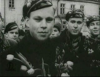 VERVER SEG: Waffen-SS fikk mange frivillige fra Estland og Latvia. -Det er russisk propaganda at den estiske legion deltok i krigsforbrytelser. Bare f� estere i en avdeling av det tyske sikkerhetspolitiet skj�t j�der, hevder Tiit Noormets.
FOTO: EESTI FILMIARHIIV