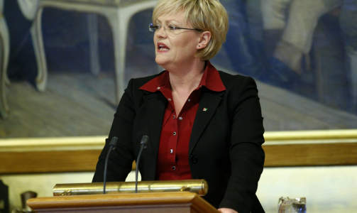 KRISEMINISTER:  Finansminister Kristin Halvorsen p� talerstolen i Stortinget i dag under presentasjonen av regjeringens tiltakspakke for � stimulere sysselsettingen. Foto: Morten Holm / SCANPIX