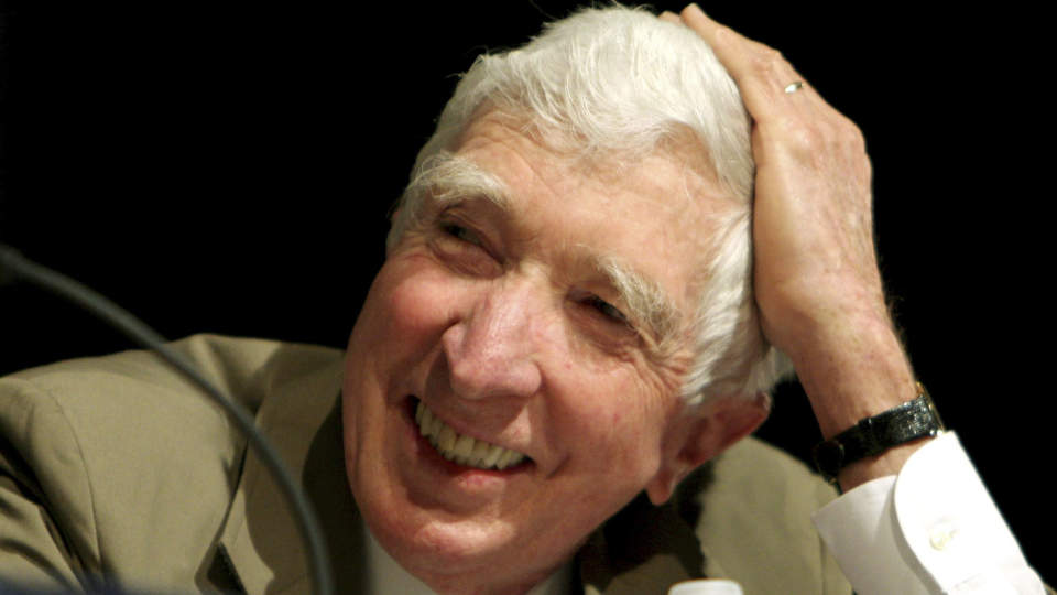 GIKK BORT: Forfatter John Updike ble regnet som �n av sin generasjons viktigste stemmer. Foto: CALEB JONES / AP / SCANPIX