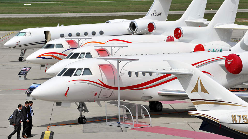 IKKE NOE NYTT FLY: Toppsjefene i Citigroup �nsket � kj�pe et nytt fly av typen Dassault Falcon 7X. Etter massivt press fra Barack Obama og flere polikere har de n� droppet planene. Foto: FABRICE COFFRINI/AFP/SCANPIX