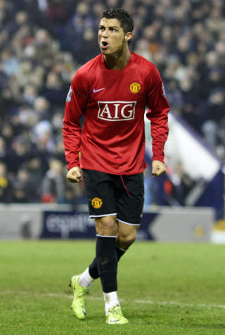 FORN�YD: Slik reagerte Cristiano Ronaldo etter hans f�rste m�l for kvelden. Foto: AP Photo/Simon Dawson/Scanpix