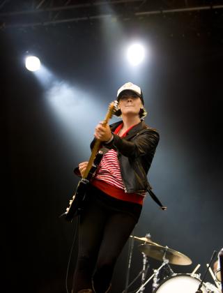 SKADET I SKOTTLAND: Ida Maria skal ha p�dratt seg brannskader p� scenen i Glasgow nylig. Her fotografert under �yafestivalen i fjor. Foto: SCANPIX
