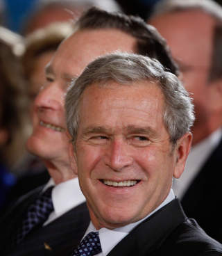VANT: George W. Bush, vant valget for republikanerne i 2000, selv om partiet totalt fikk f�rre stemmer enn demokratenes Al Gore. FOTO: SCANPIX