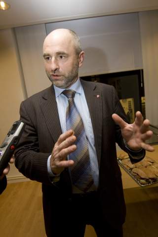 KRITISERES: Arbeids- og inkluderingsminister Dag Terje Andersen f�r krass kritikk av Erna Solberg.
Foto: H�kon Mosvold Larsen / SCANPIX