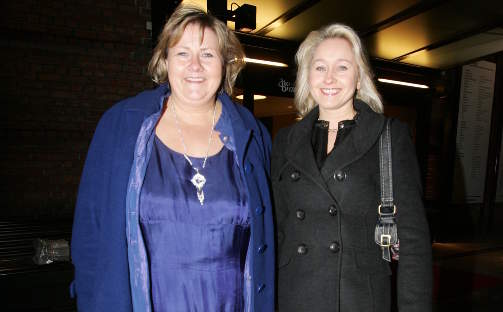 S�STRE: Erna Solberg og s�steren Ingrid. Foto: MARIUS GULLIKSRUD / STELLA PICTURES