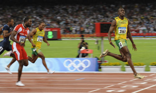 HAR LITT � L�RE BORT: Usain Bolt tok et suverent OL-gull p� 100 meter i Beijing i sommer. Foto: SCANPIX/AFP / FABRICE COFFRINI