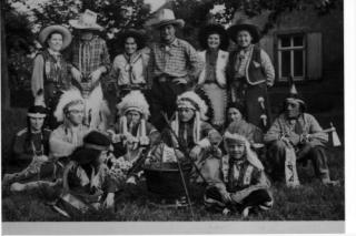 DEN F�RSTE INDIANERSTAMMEN: Old Manitou ble opprettet i 1956. Bildet er fra en forestilling fra 50-tallet. Foto: Suhrkamp Verlag