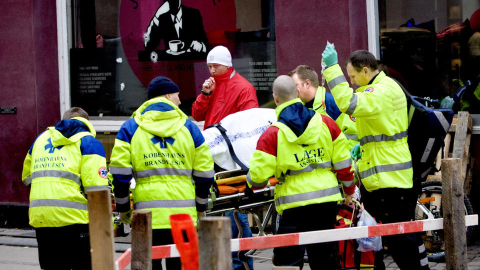 SKUTT I RYGGEN: Livvakten til den bedragerisiktede IT-direkt�ren Stein Bagger er skutt og s�ret i K�benhavn.
Livvakten, som er et kjent medlem av danske Hells Angels, ble skutt i ryggen inne p� en juicebar i den danske hovedstaden torsdag ettermiddag.
Foto: Bax Lindhardt / Scanpix