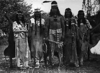 1969: Krigere og koner i indianerstammen Old Manitou. Foto: Suhrkamp Verlag