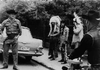 M�TE I R�DET: Hvert �r m�ttes rundt 150 indianere og cowboyer til langhelg og samling i R�det. Foto: Suhrkamp Verlag