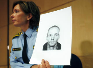  JAKTER DRAPSMANN:  Politiinspekt�r Hanne Kristin Rohde viste p� en pressekonferanse i politihuset i Oslo fredag bilde av Geir Stene som ble funnet drept i sin mors leilighet p� Haugenstua i Oslo torsdag kveld. FOTO: MORTEN HOLM, SCANPIX.