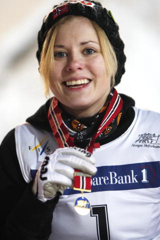 NORGESMESTER:
Anette Sagen vant NM i hopp i Vikersund fredag kveld.
Foto: Heiko Junge / SCANPIX