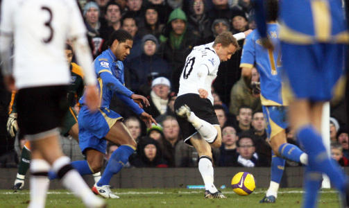 FIKK TID OG PLASS: Erik Nevlands andre scoring kom dels som f�lge av svakt forsvarsspill fra Glen Johnson, men vendingen og avslutningen var det ingenting � si p�.Foto: AFP PHOTO/Chris Ratcliffe