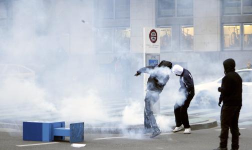 NESTEN SOM P� KARL JOHAN: Men dette er Geneve. Foto: AP Photo/KEYSTONE/Martial Trezzini/Scanpix
