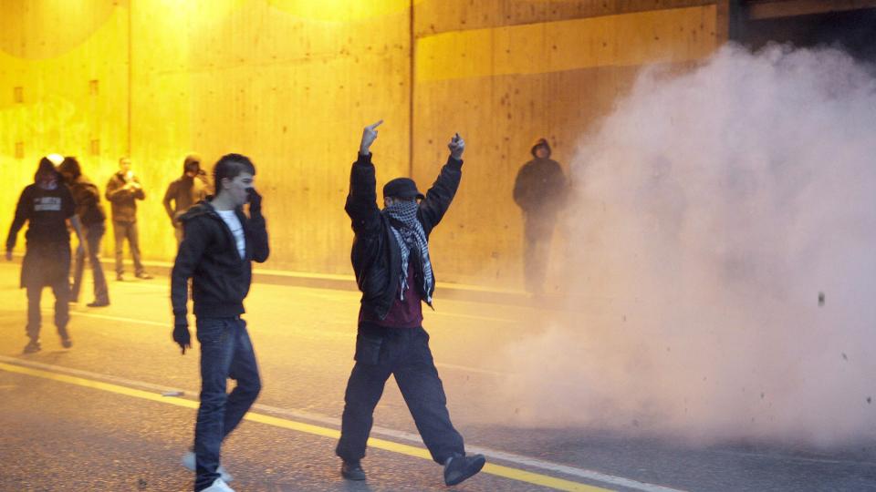 T�REGASS: Det ble sammenst�t mellom politi og demonstranter i Geneve. Foto: EPA/MARTIAL TREZZINI/Scanpix