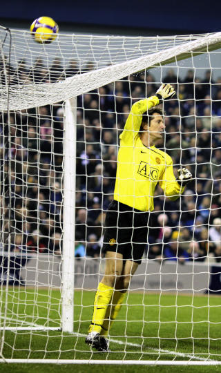 REKORDTETT: United-m�lvakt Edwin Van der Sar satte Premier League-rekord sist helg etter 1032 minutter uten baklengs. Foto: SCANPIX/AP/Simon Dawson