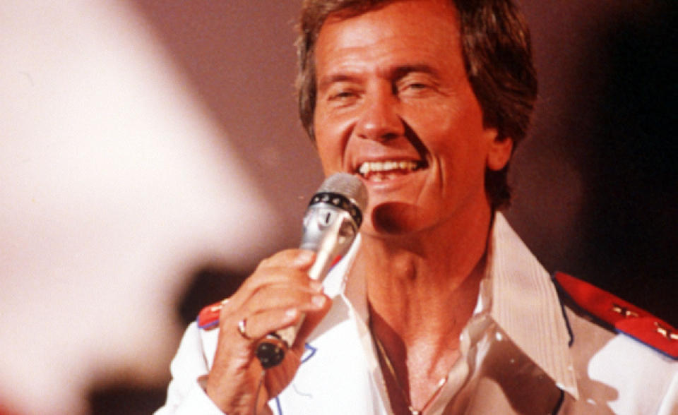 P� SPILLELISTEN TIL DET HVITE HUS: Den gladkristne popsangeren Pat Boone, her i 1990. Foto: Scanpix