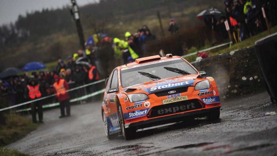 BESTE P� ASFALT NOENSINNE: Henning Solberg og kartleser Cato Menkerud jublet for fjerdeplassen i Rally Irland.Foto: EPA/STF
