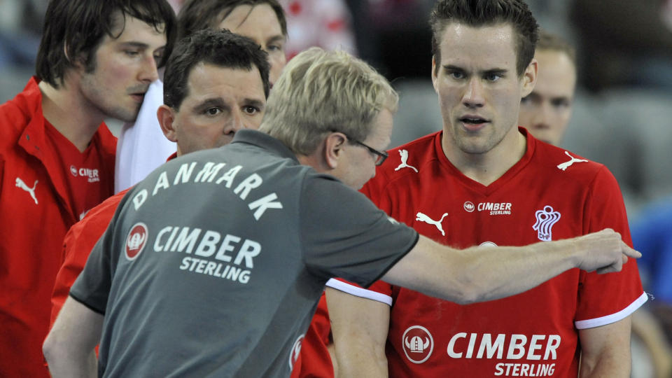 H�R HER: Ulrik Wilbek n�dde ikke fram til sine danske landslagsdrenger i kveld. Det ble med en fjerdeplass for Norges gruppevinner.Foto: AFP/ ATTILA KISBENEDEK