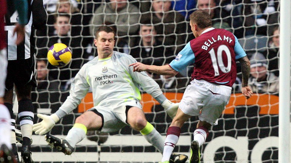 BYTTER KLUBB: Shay Given, som her slipper inn et m�l mot West Ham, er klar for Manchester City, melder klubben selv i kveld.Foto: AP /Scott Heppell