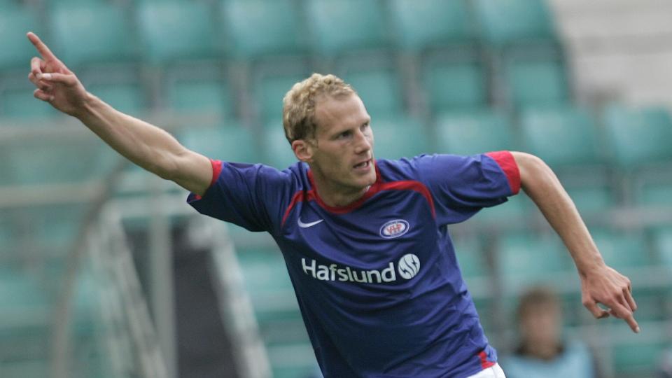 PR�VER I ENGLAND: Det ble lite spilletid og f� m�l for Rune Lange i V�lerenga-drakt. I dag ble spissen klar for engelsk fotball. Foto: Ints Kalnins/Reuters/Scanpix (ESTONIA)