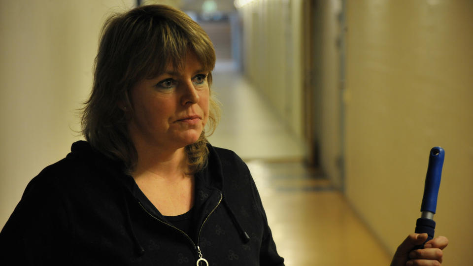 RENHOLDSOPERAT�R: Anita Br�ten (42) er renholdsoperat�r med fagbrev i renhold. N� kan hun miste 78.000 kroner i �ret p� ny pensjon. Foto. �ISTEIN NORUM MONSEN.