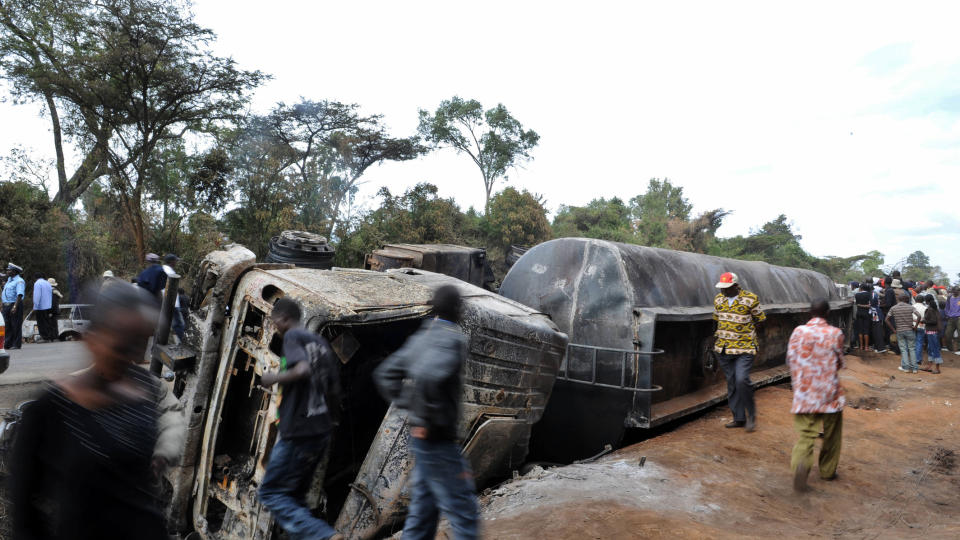 RIFT VALEY: Tallet p� d�de etter tankbilvelten i Kenya har steget ytterligere og er n� oppe i 122. Foto: SCANPIX
