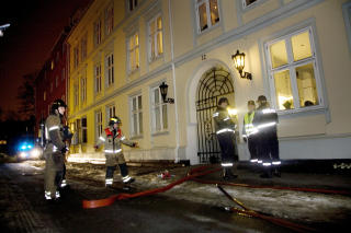 RYKKET UT: Brannvesenet fikk melding om brannen 17:50, og brannen var slukket 18:05. Foto: ANDERS GR�NNEBERG