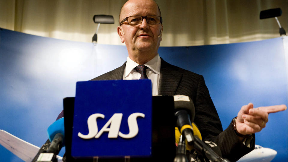 SJEF:  �verste leder i SAS-konsernet Mats Larsen forklarte seg p� en pressekonferanse i Stockholm i dag. Foto:  AFP PHOTO / BERTIL ERICSON