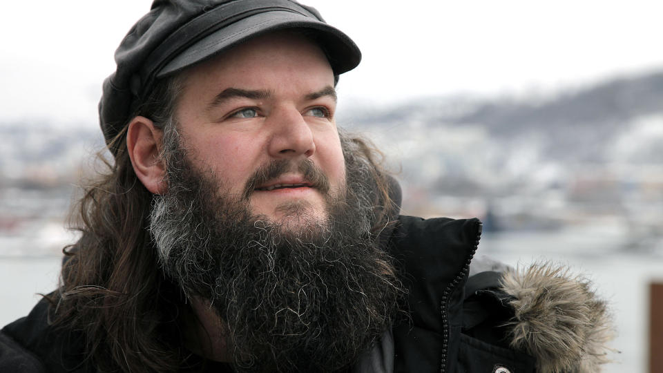SKRIVER BOK: Asle Hansen har skrevet mange artikler om tidligere oljearbeidere som sliter med helseplager og sykdom. N� skal arbeidet ogs� bli bok. FOTO: GEIR B�LSTAD