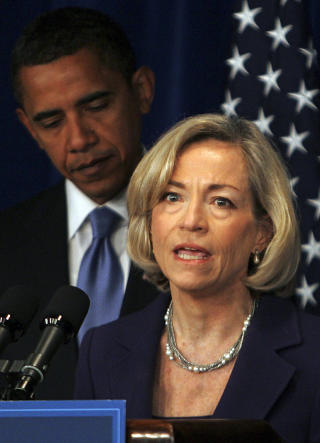 FELT ETTER HUSHJELPROT: Nancy Killefer var tiltenkt den viktige rollen som Obama-regjeringens budsjettsjef - men m�tte trekke seg etter at det kom fram at hun holdt tilbake arbeidsgiveravgift for hushjelpen sin i en periode p� halvannet �r. Foto: LAWRENCE JACKSON/AP/SCANPIX