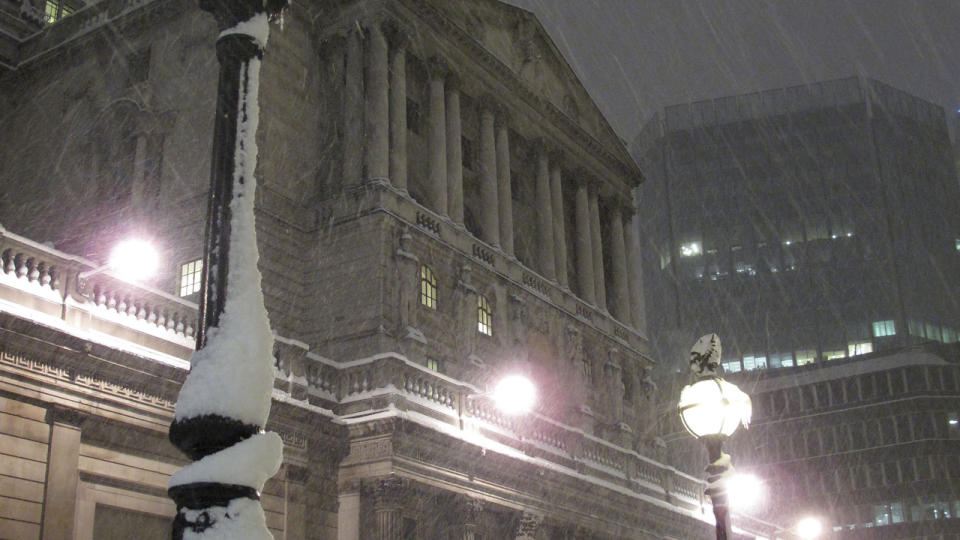 DYSTRE FREMTIDSUTSIKTER: Bank of England har n� en rente p� 1,5 prosent og er ventet � sette den ned med ytterligere et halvt prosentpoeng. Foto: Rob Bodman/Scanpix