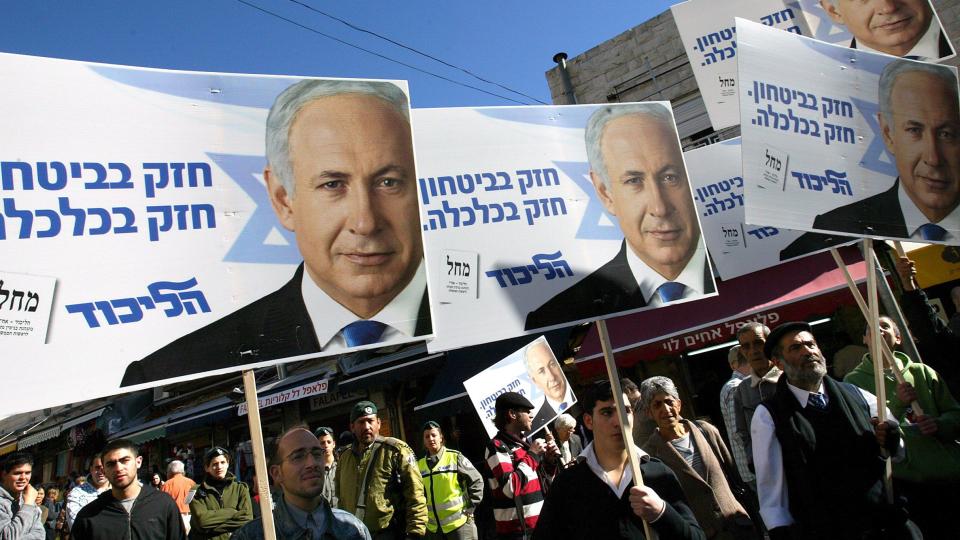 H�YREB�LGE: Benjamin Netanyahu kan trolig belage seg p� et comeback som statsminister i Israel. Foto: EPA/OLIVIER FITOUSSI/SCANPIX