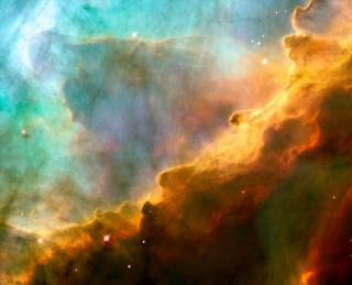 FLERE OG BEDRE... slike bilder forventes de neste �ra. Hubble er bedre enn noensinne, etter at Atlantis utf�rte serviceoppdraget. Her ser vi et omr�de i M17, ogs� kjent som Svanet�ken. Den ligger omlag 5500 lys�r unna, og er sentrum for massiv stjernedannelse. Foto: EPA/NASA/SCANPIX