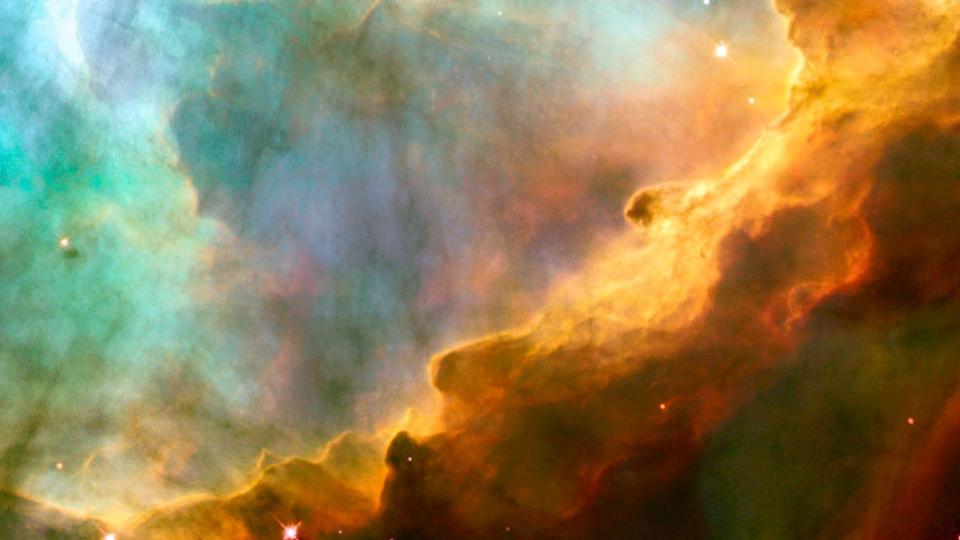 M17: Dette bildet tatt av Hubble-teleskopet viser en liten del av Swan Nebula, ogs� kjent som M17. Stjerneformasjoner, en boblende innsj� av hydrogengass og litt oksygen og svovel. Bildet ble offentliggjort i september i fjor. Hubble har n� v�rt operativ i 19 �r. Men det var mye tr�bbel i starten. FOTO: EPA/NASA