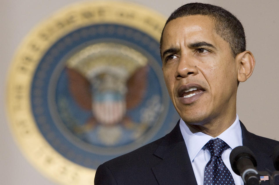 L�NN NOK: USAs president Barack Obama og hans finansminister Timothy Geithner vil f� en slutt p� at toppledere tar ut enorme bonuser. Selskaper som f�r statlig st�tte til � komme seg gjennom den �konomiske krisen vil heretter m�tte sette et tak p� lederl�nningene. Foto: REUTERS/Larry Downing/SCANPIX