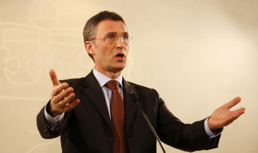 FORSVARTE FORSLAGET: I går forsvarte Statsminister Jens Stoltenberg regjeringens blasfemi-forslag. I dag ble det trukket.
Fotor: Knut Falch / SCANPIX FORSVARTE FORSLAGET: I går forsvarte Statsminister Jens Stoltenberg regjeringens blasfemi-forslag. I dag ble det trukket.
Fotor: Knut Falch / SCANPIX
