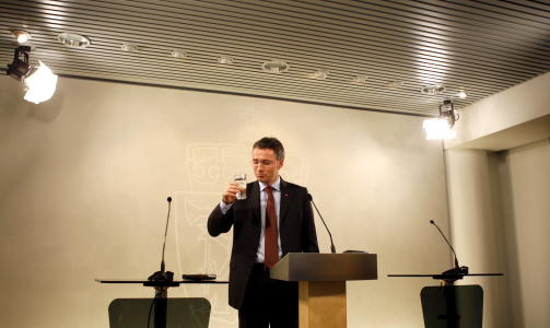 MEKTIGE JENS? Statsminister Jens Stoltenberg må seg slått av bloggere i blasfemi-saken.
Fotor: Knut Falch / SCANPIX MEKTIGE JENS? Statsminister Jens Stoltenberg må seg slått av bloggere i blasfemi-saken.
Fotor: Knut Falch / SCANPIX