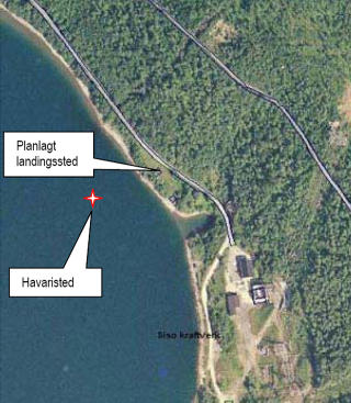 LANDET P� VANNET: Piloten ble blendet av sola under innflyging og forso ikke hvor n�re vannet han var da han plustelig traff det. De to ombord kom uskadd fra det. Foto: HAVARIKOMMISJONEN