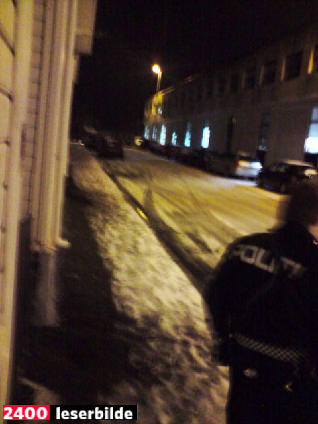  Politiet skal ha omringet huset. MMS-Foto: 2400-tipser.