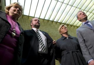 KRITISERER REGJERINGEN:
Høyres Erna Solberg, Venstres LArs Sponheim, Fremskrittspartiets Siv Jensen og KrFs Dagfinn Høybråten kommenterte tilbaketrekningen av blasfemiforlaget etter spørretimen i Stortinget.
Sp-leder Liv Signe Navarsete trakk onsdag Sps blasfemiforslag.
Foto: Heiko Junge / SCANPIX KRITISERER REGJERINGEN:
Høyres Erna Solberg, Venstres LArs Sponheim, Fremskrittspartiets Siv Jensen og KrFs Dagfinn Høybråten kommenterte tilbaketrekningen av blasfemiforlaget etter spørretimen i Stortinget.
Sp-leder Liv Signe Navarsete trakk onsdag Sps blasfemiforslag.
Foto: Heiko Junge / SCANPIX